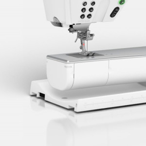 computerised-sewing-machine-bernina-880e-close-up