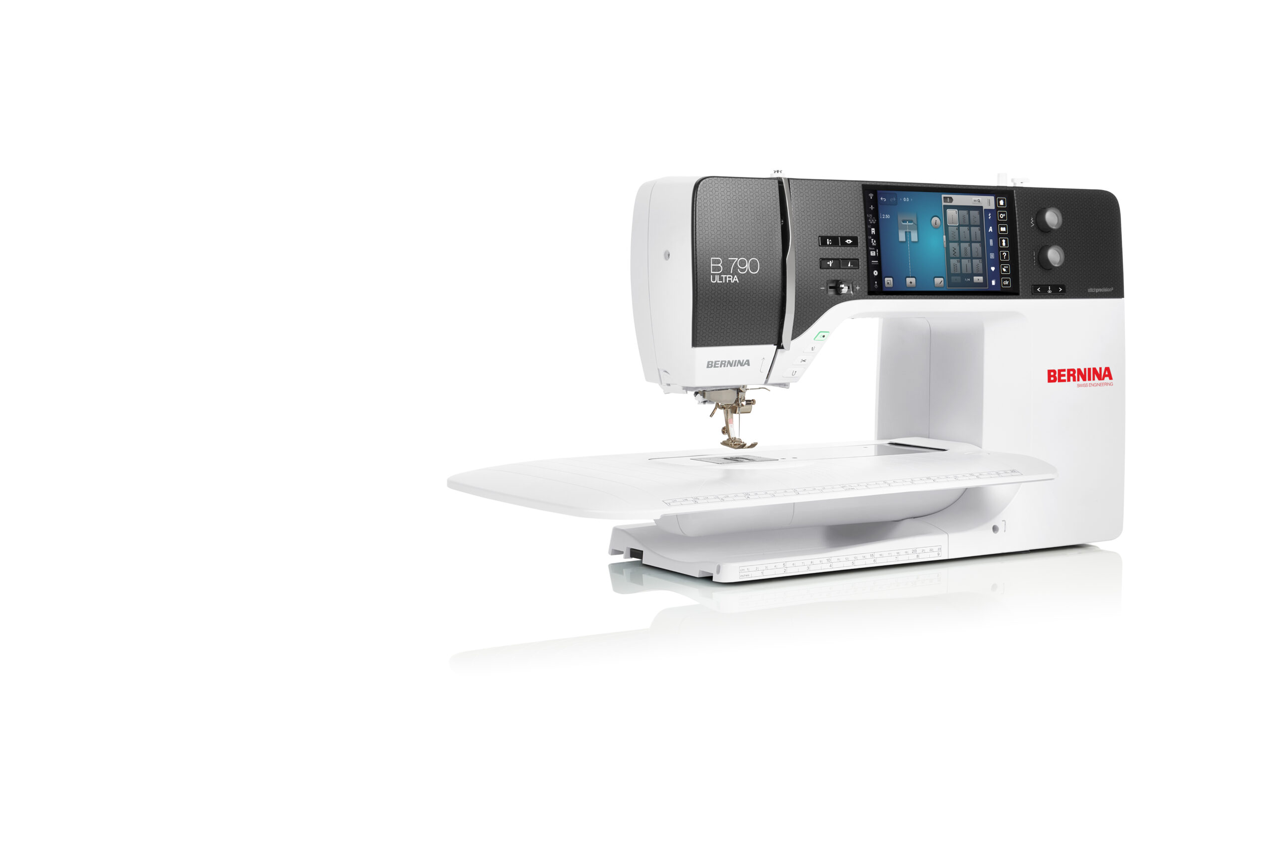Bernina_790_ultra_atelier_table